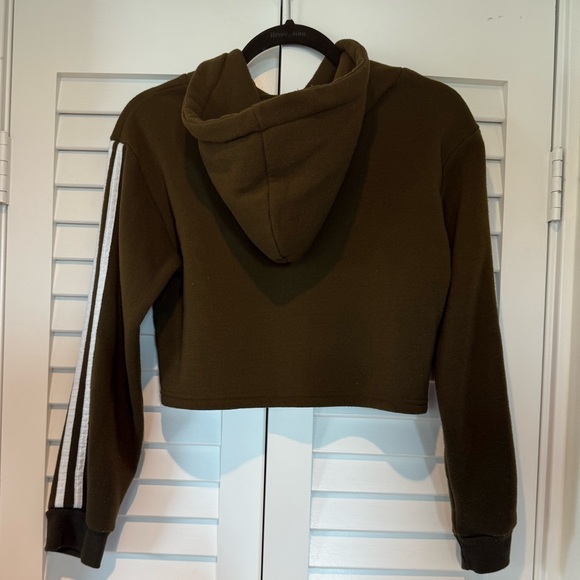 Dark Olive‎ Cropped Hoodie with Striped Sleeves - Picture 5 of 5